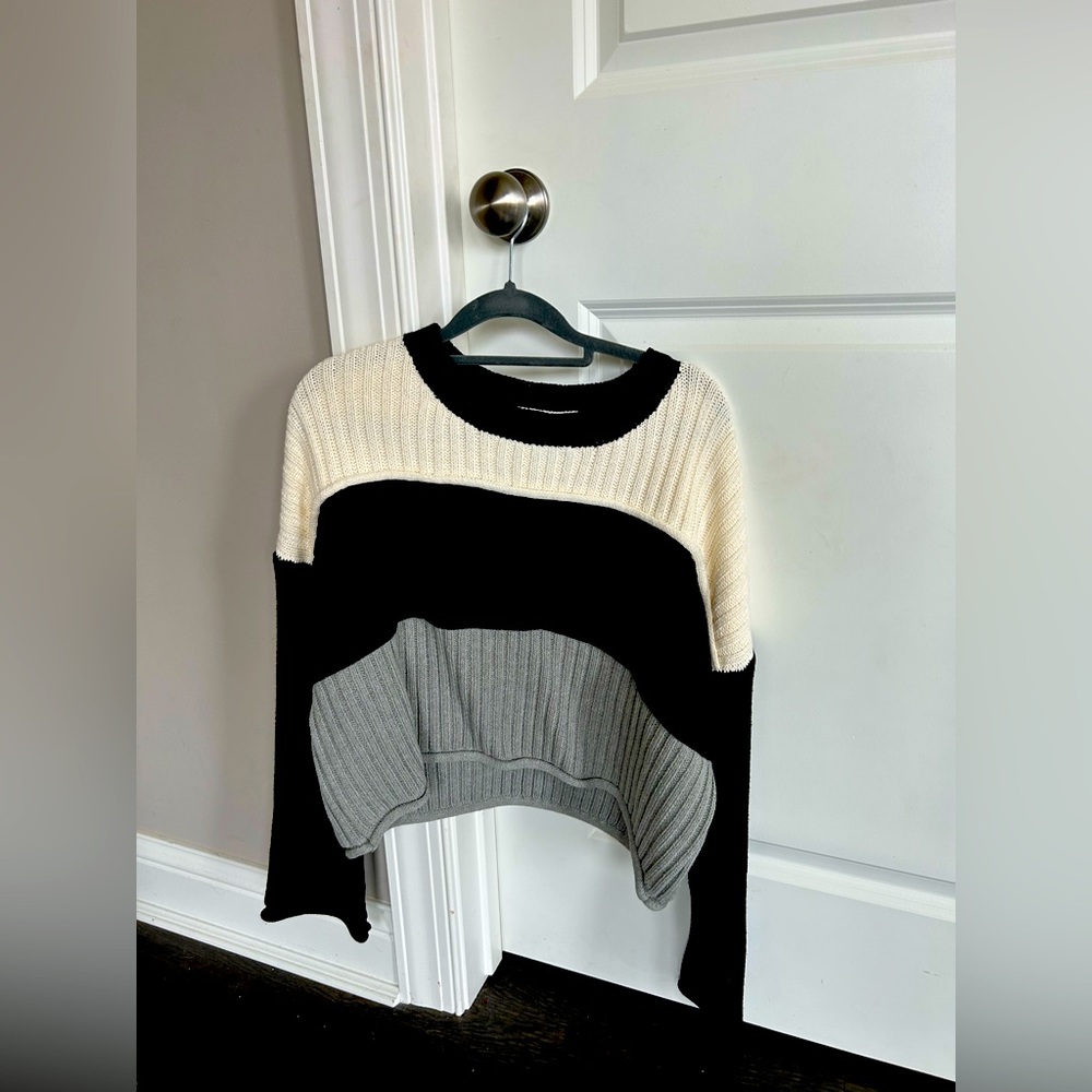 Promesa sweater.